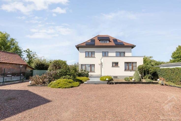 Luxueuze villa met 5 slaapkamers, bureau en ruime tuin op...