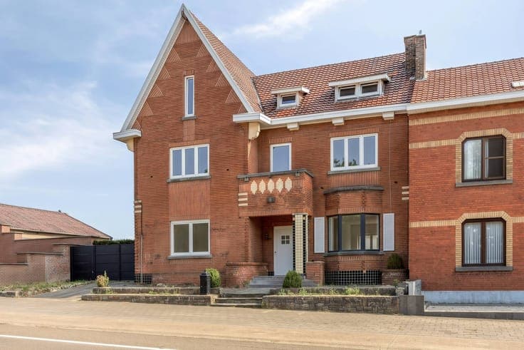 5 bedroom house with shed for sale in Sint-Truiden