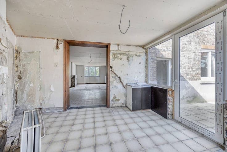 5 bedroom house with shed for sale in Sint-Truiden