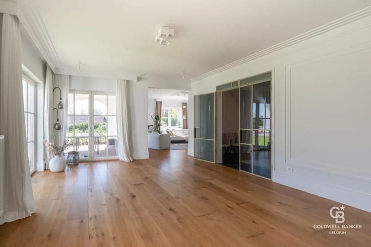 Exquisite Property in a Private Enclave