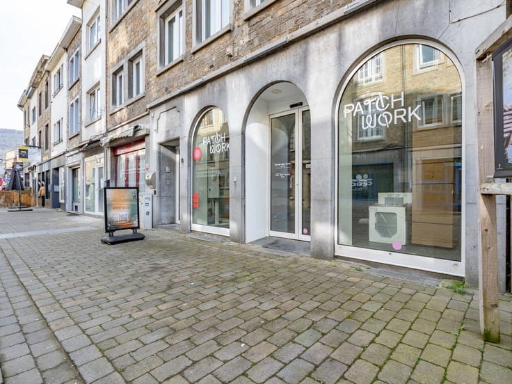 Renovated Building – Commercial & 2 Residential Apartments