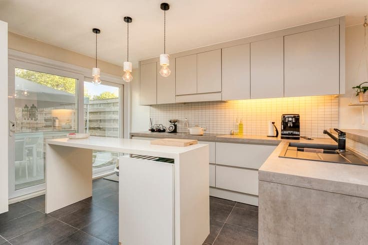 Ready-to-move house with garden in the heart of Kortrijk