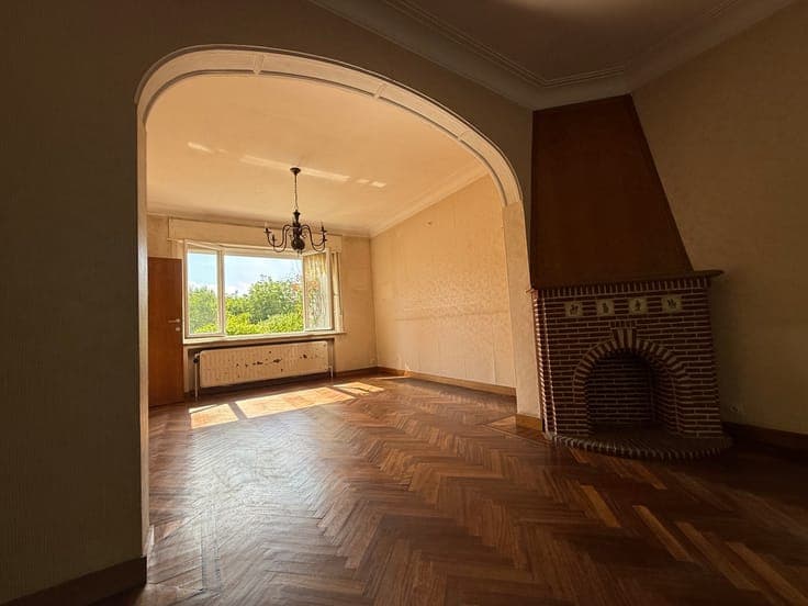 Great family home in need of renovation