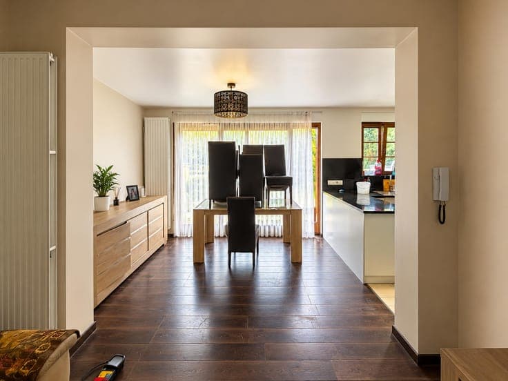 VERY PLEASANT 5-BEDROOM HOUSE WITH GARDEN