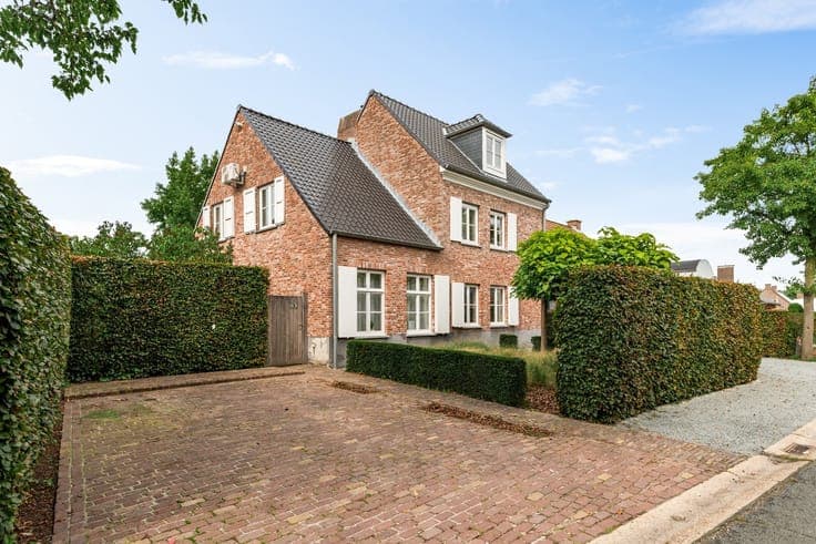 Spacious villa within walking distance of downtown