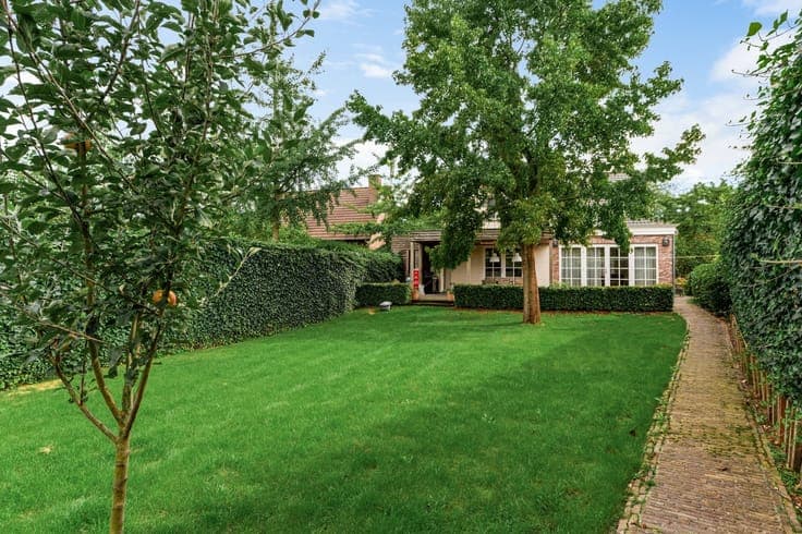 Spacious villa within walking distance of downtown