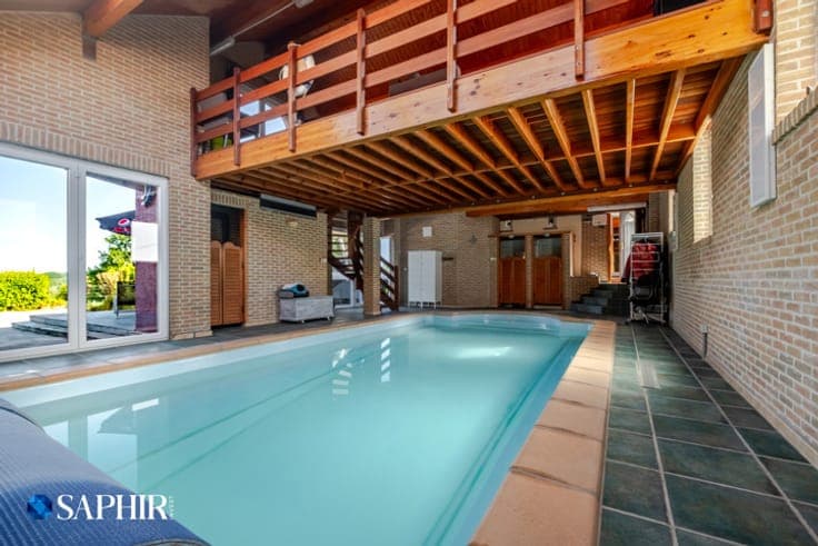 Villa à Nandrin avec piscine intérieure, 3 ch. & 2 garages