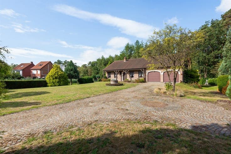 Detached 4-sided house on an exceptional 49-are plot