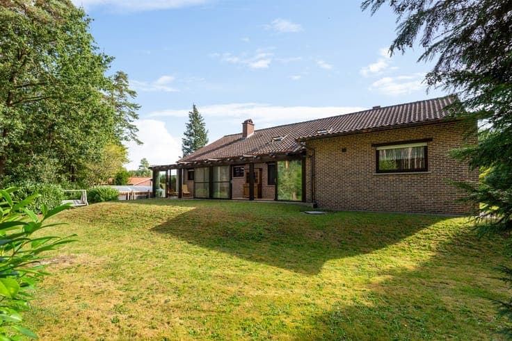 Detached 4-sided house on an exceptional 49-are plot