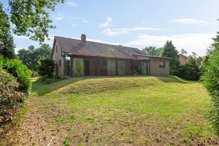Detached 4-sided house on an exceptional 49-are plot