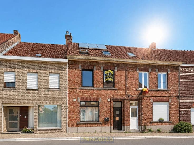 Te koop, verder af te werken woning met 4 slaapkamers en ...