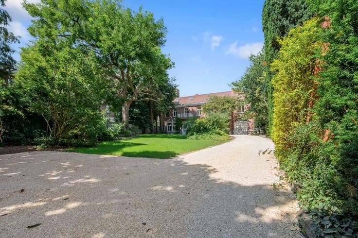 Exclusief gerenoveerd landhuis met authentieke kasteelall...