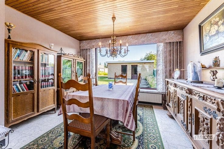 Spacious corner house in a quiet neighbourhood in Roeselare
