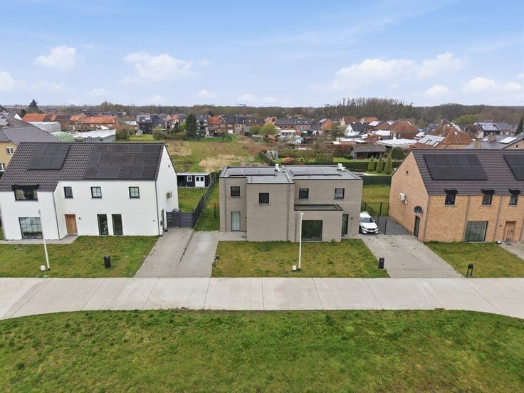 INSTAPKLARE HALFOPEN BEBOUWING MET 3 SLAAPKAMERS IN MUNST...