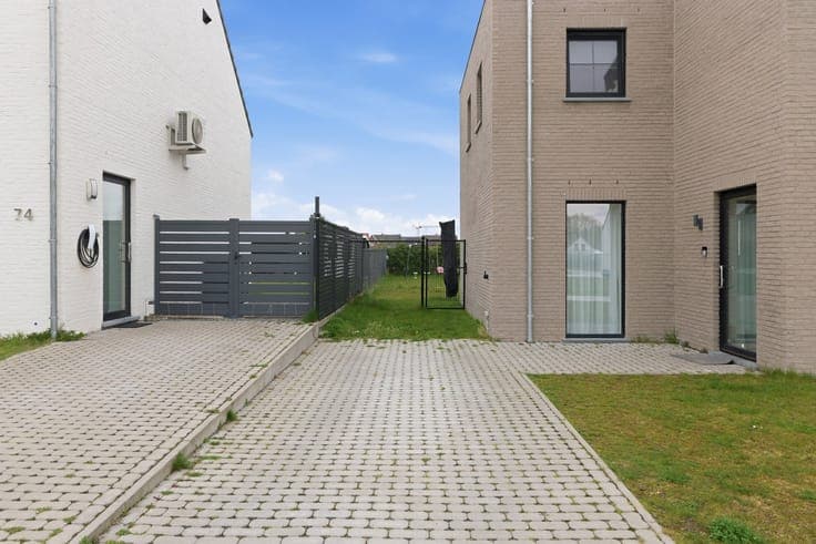 INSTAPKLARE HALFOPEN BEBOUWING MET 3 SLAAPKAMERS IN MUNST...