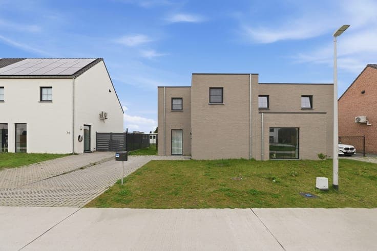 INSTAPKLARE HALFOPEN BEBOUWING MET 3 SLAAPKAMERS IN MUNST...