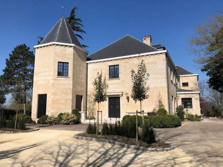 Altitude 100 – Exceptional Property & Private South-West Fac