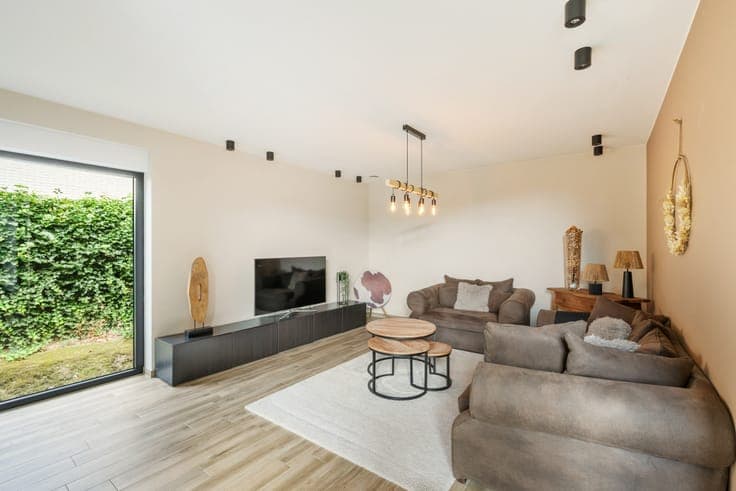 Modern turnkey villa with practice space