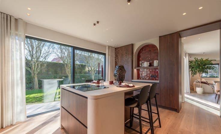 Elegantly renovated villa on a generous plot in a quiet resi