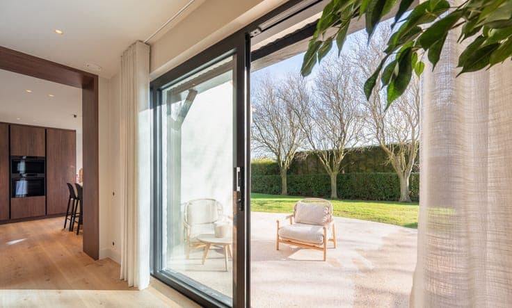 Elegantly renovated villa on a generous plot in a quiet resi
