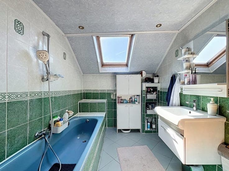 INVESTMENT PROPERTY WITH 3 RECOGNIZED UNITS