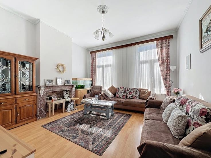 INVESTMENT PROPERTY WITH 3 RECOGNIZED UNITS