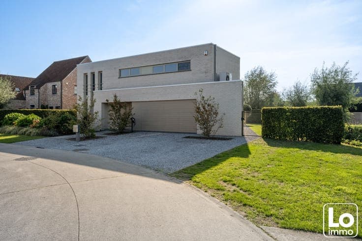 Instap klare moderne open villa met dubbele inpandige gar...