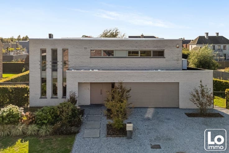 Instap klare moderne open villa met dubbele inpandige gar...
