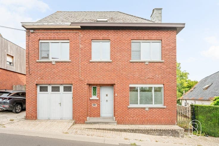 Spacious home in need of renovation with 4 bedrooms and a ga