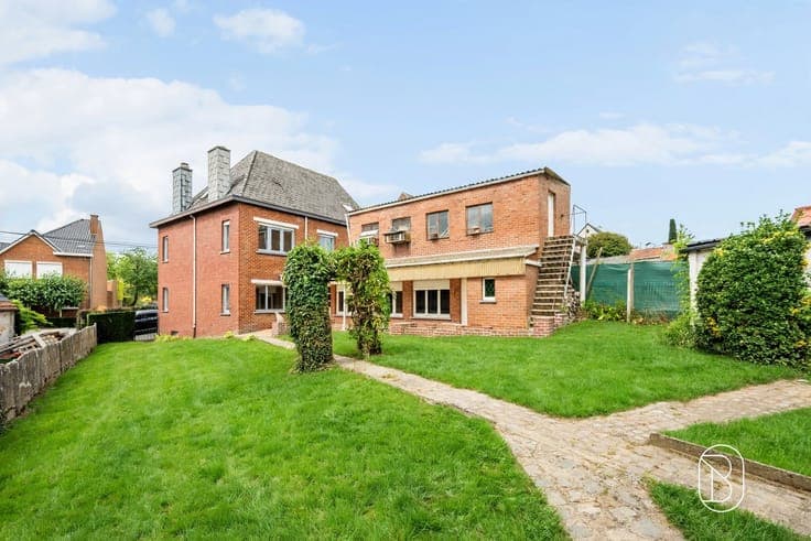 Spacious home in need of renovation with 4 bedrooms and a ga