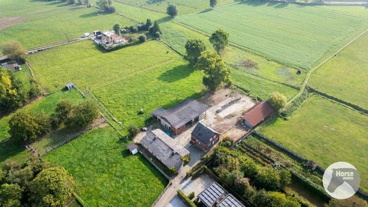 SINT-LIEVENS-HOUTEM - Landbouwbedrijf op +/-64are
