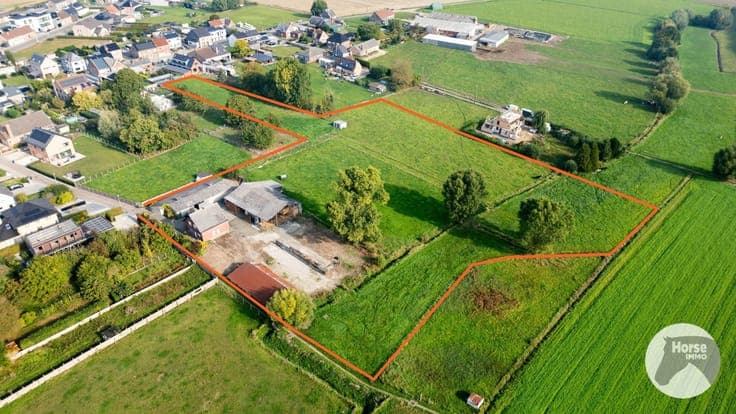 SINT-LIEVENS-HOUTEM - Landbouwbedrijf op +/-64are