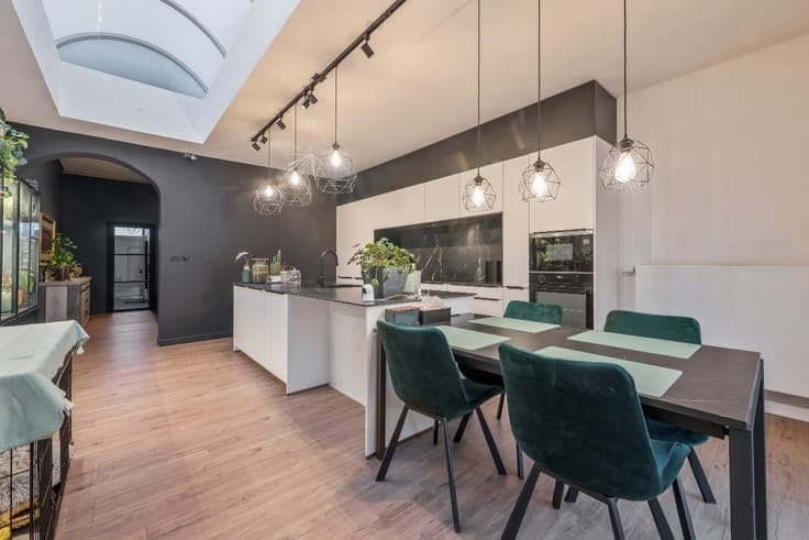 For sale: terraced house in Sint-Niklaas