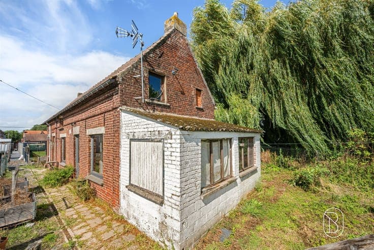 Four-façade house to be completely renovated