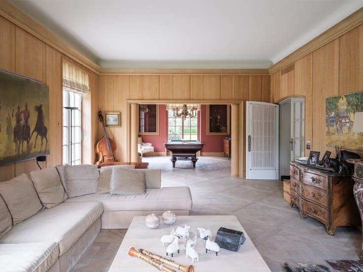 Exclusief landhuis met voormalig koetshuis, gelegen op ee...