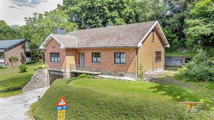 Villa de plain-pied dans un quartier résidentiel proche du c