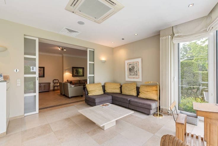 Exclusive villa with separate entrance for the liberal profe