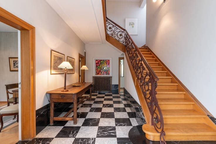 Exclusive villa with separate entrance for the liberal profe