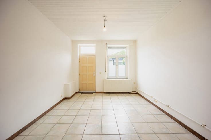 2-bedroom house with garden and terrace