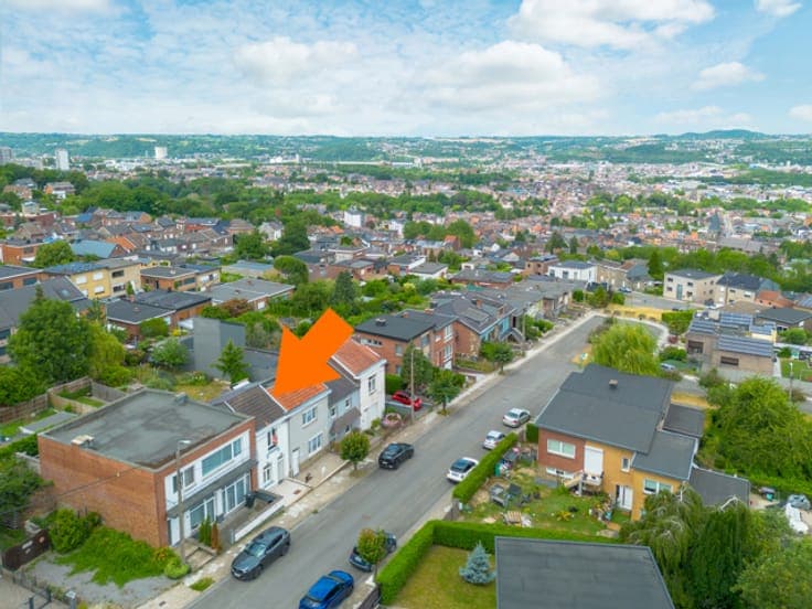 2-bedroom house with garden and terrace
