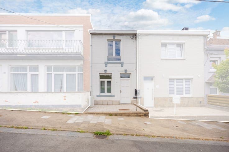 2-bedroom house with garden and terrace