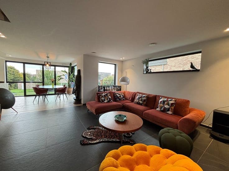 LUXURIOUS, NEWLY BUILT 3-BEDROOM HOME WITH A GARAGE AND GARD