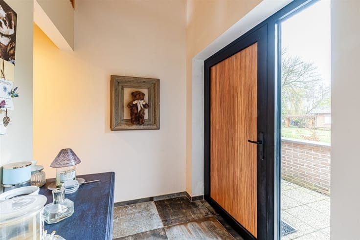 Spacious contemporary villa in Chastre