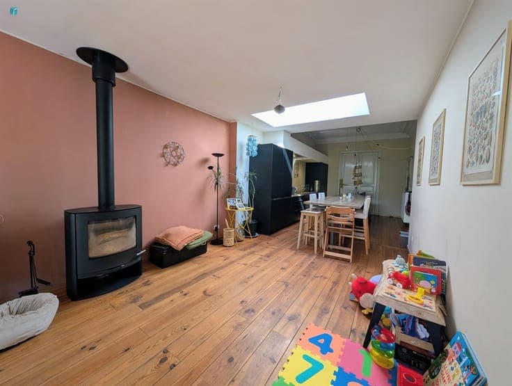 Belle maison 3 chambres avec spacieux living et jardin arbor