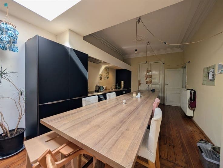 Belle maison 3 chambres avec spacieux living et jardin arbor
