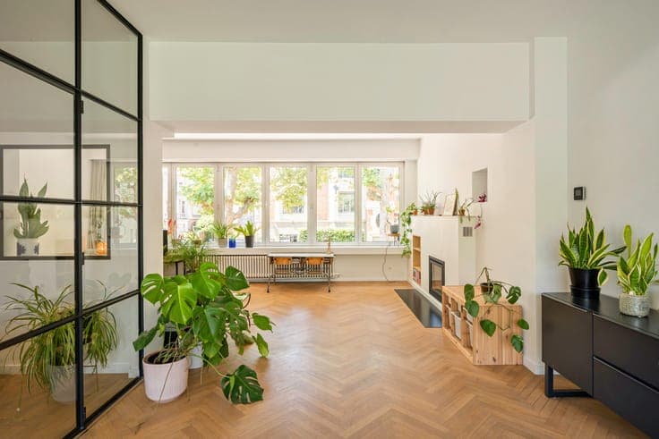 Bright bel-etage with garden in sought-after Pulhof
