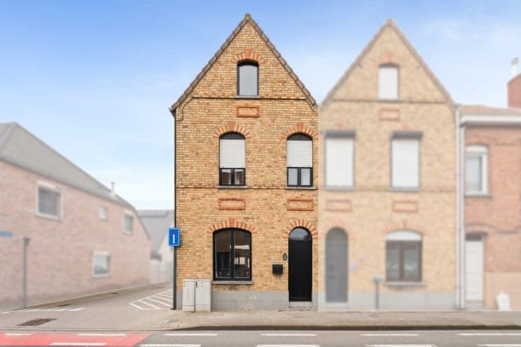Semi-detached house with garage in Nieuwpoort.