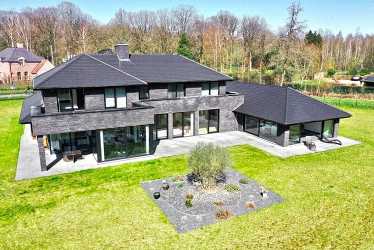 Exceptional villa in a quiet, sought-after location