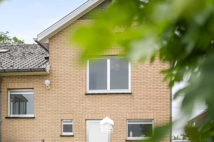 Detached home with field views in Adegem