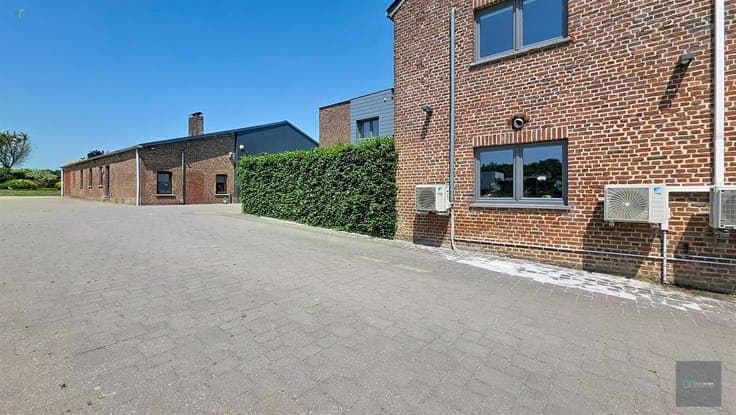 Propriété avec maison 280 m², entrepôt 170m² + appart 2 ch